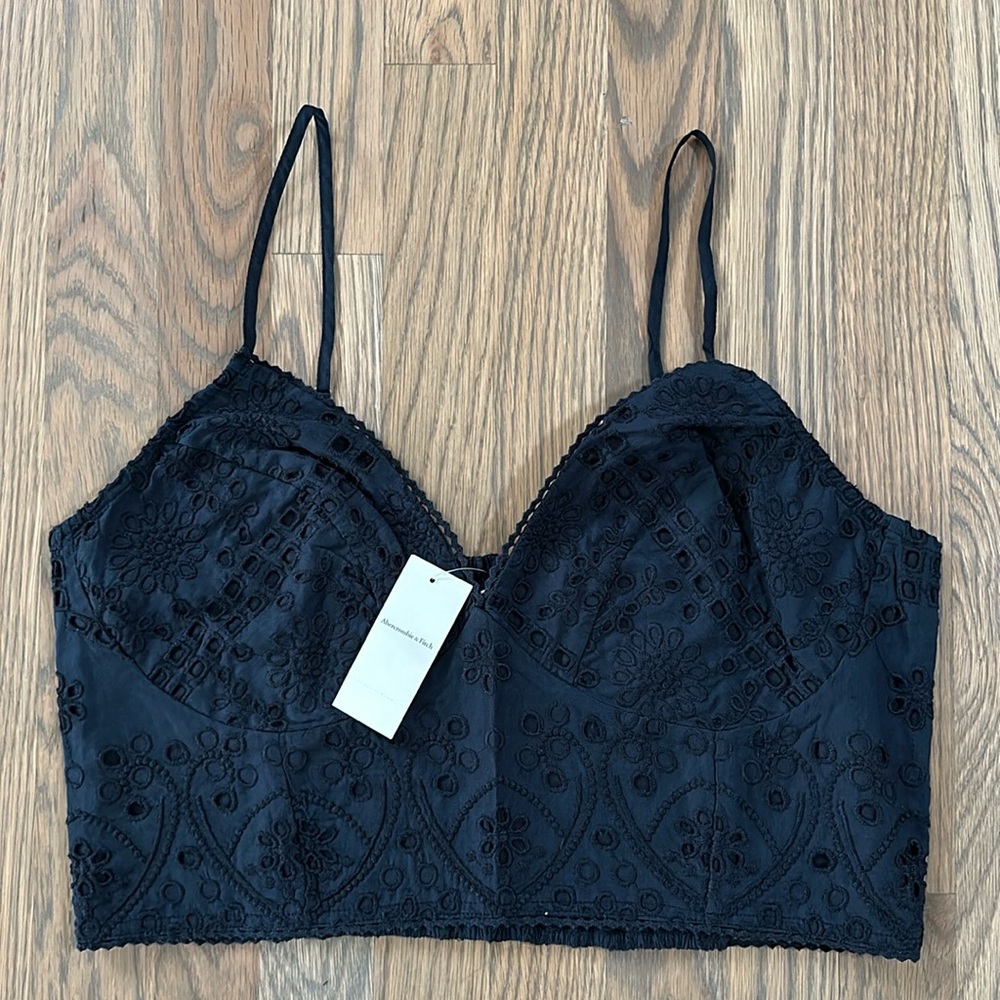 Abercrombie & Fitch Schiffli Crop Top sz Large Black Eyelet V-Neck Adjustable